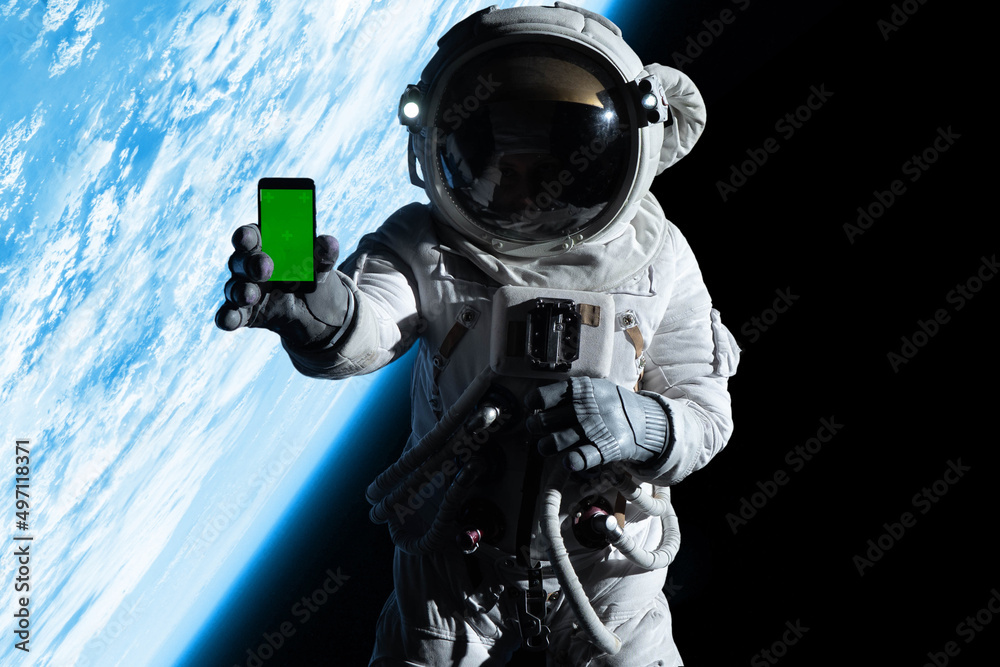 astronaut-shows-students-how-they-drink-liquids-in-space