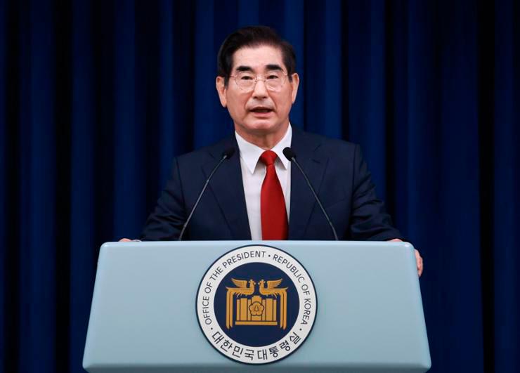 kim-yong-hyun:-s-korea-ex-defence-minister-attempts-to-take-his-life