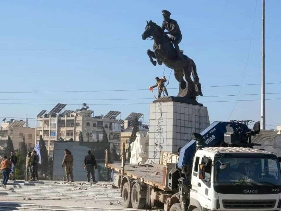 syria-rebels-capture-major-city-of-hama-after-military-withdraws