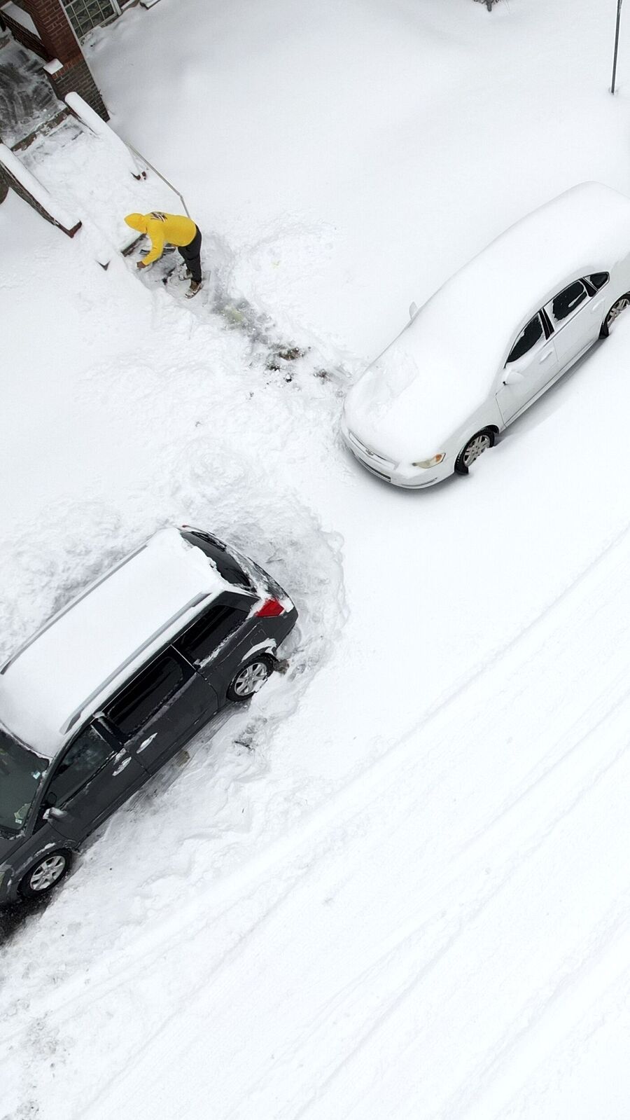 winter-storm-plods-into-the-deep-south,-prompting-states-of-emergency-and-school-closures