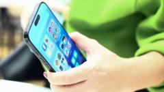 apple-intelligence:-iphone-ai-news-alerts-halted-after-errors