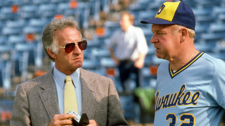 ‘mr.-baseball’-bob-uecker,-brewers-announcer,-dies-at-90