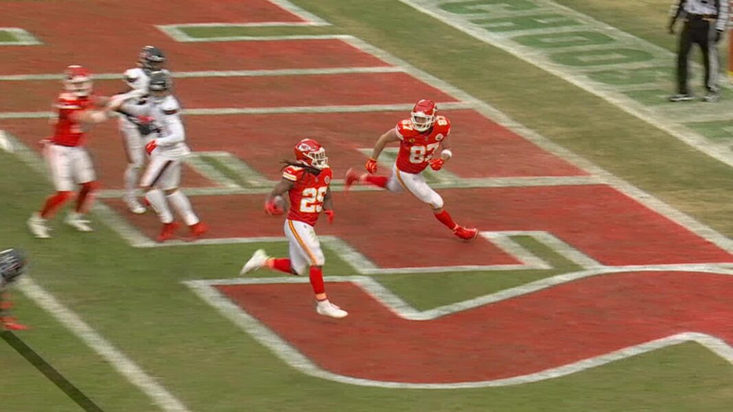mahomes-and-kelce-help-chiefs-to-a-23-14-win-over-texans-and-another-afc-title-game-trip
