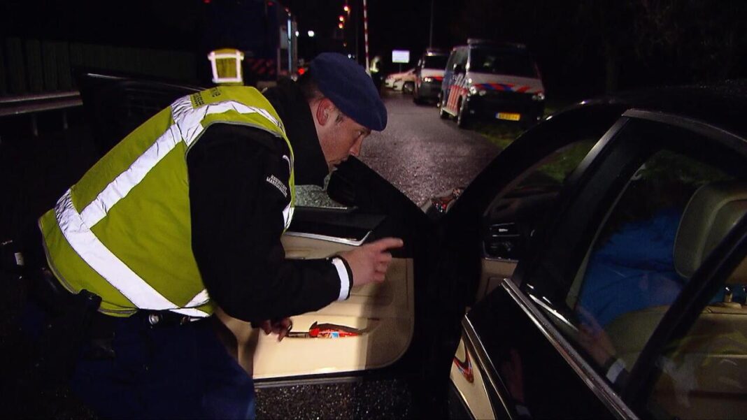 Authorities say a US border patrol agent was fatally shot in Vermont south of border