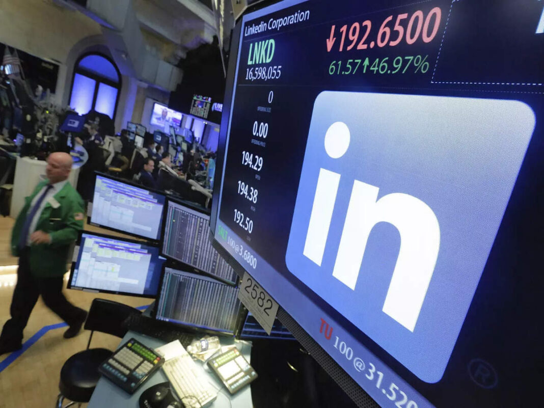 LinkedIn accused of using private messages to train AI