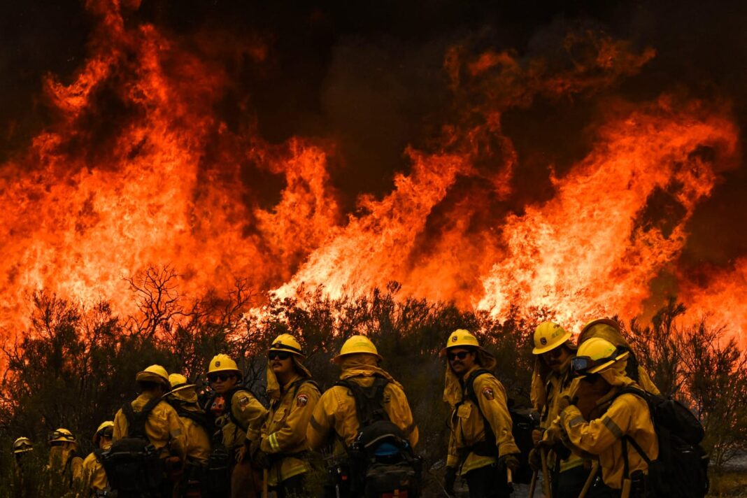 firefighters-battle-huge-blaze-near-los-angeles-as-winds-pick-up firefighters-battle-huge-blaze-near-los-angeles-as-winds-pick-up