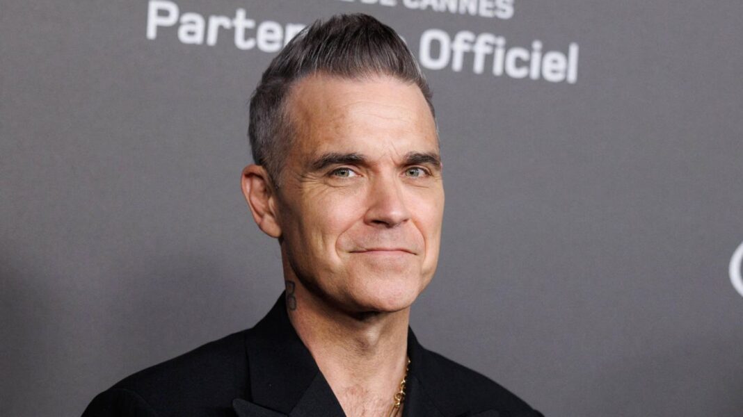 robbie-williams-paid-20,000-for-eric-morecambe’s-glasses