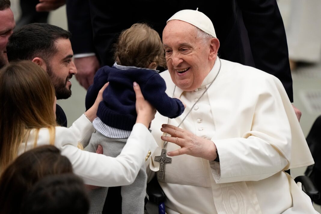 pope-francis’s-health-a-‘complex-clinical-situation’,-vatican-says