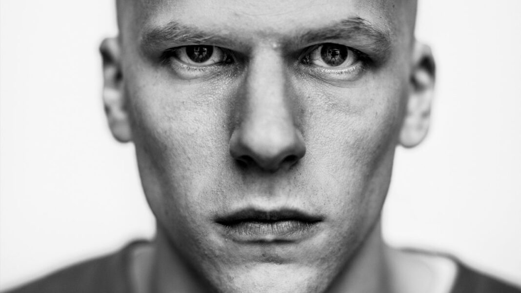 jesse-eisenberg:-i-don’t-want-to-think-of-being-associated-with-mark-zuckerberg