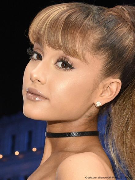 ariana-grande-goes-full-glinda,-‘wicked’-bestie-erivo-does-elphaba-proud-in-green-on-oscars-carpet