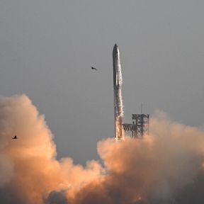 spacex-rocket-explodes,-raining-debris-from-sky-for-second-time-in-a-row