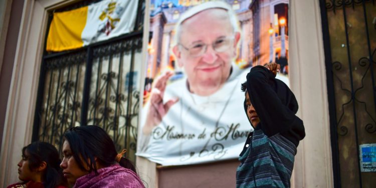 pope-francis-thanks-medical-staff-for-‘miracle-of-tenderness’