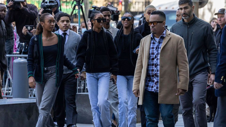 sean-‘diddy’-combs-ex-girlfriend-cassie-testifies-at-his-trial-about-abuse-and-‘freak-offs’
