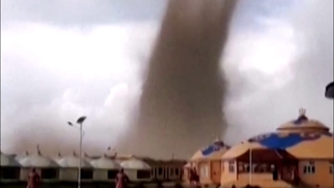 a-tornado-that-swept-through-a-rural-town-in-north-dakota-left-at-least-3-people-dead
