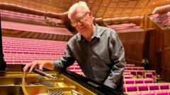 sydney-opera-house:-the-one-man-on-speed-dial-for-50-years