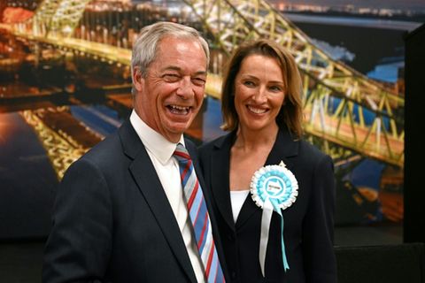 nigel-farage-urges-minister-to-apologise-for-jimmy-savile-online-safety-claim