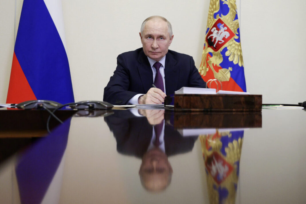 sidelined-ukrainians-look-on-as-trump-and-putin-meet-for-alaska-talks