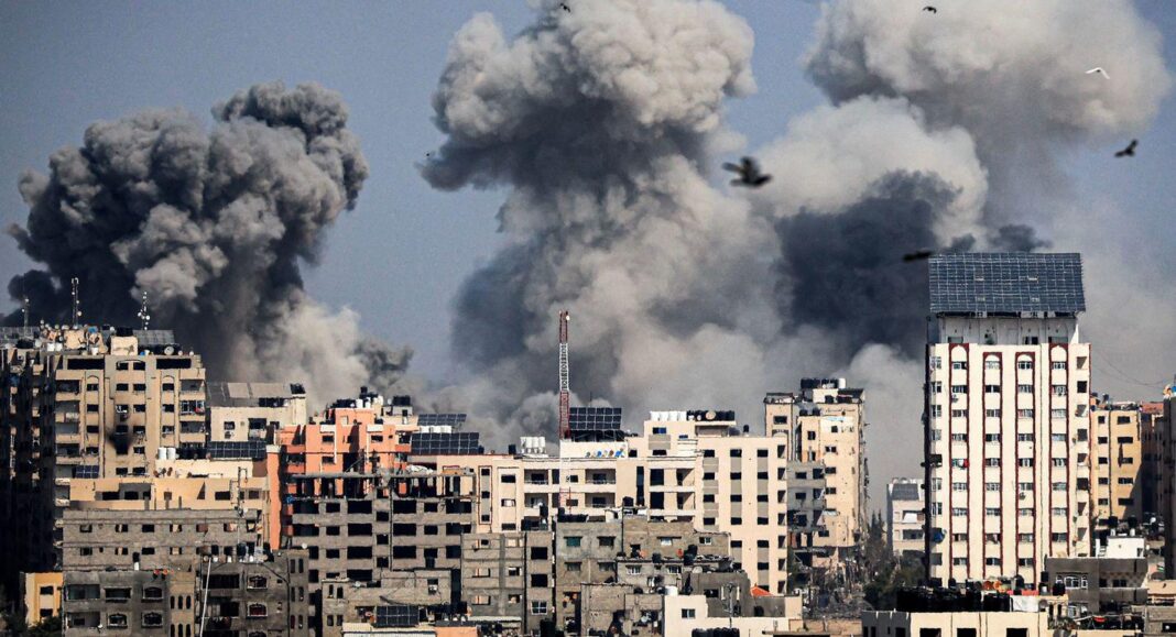 gaza-city:-palestinians-flee-idf-attacks-as-israelis-protest-against-occupation-plan
