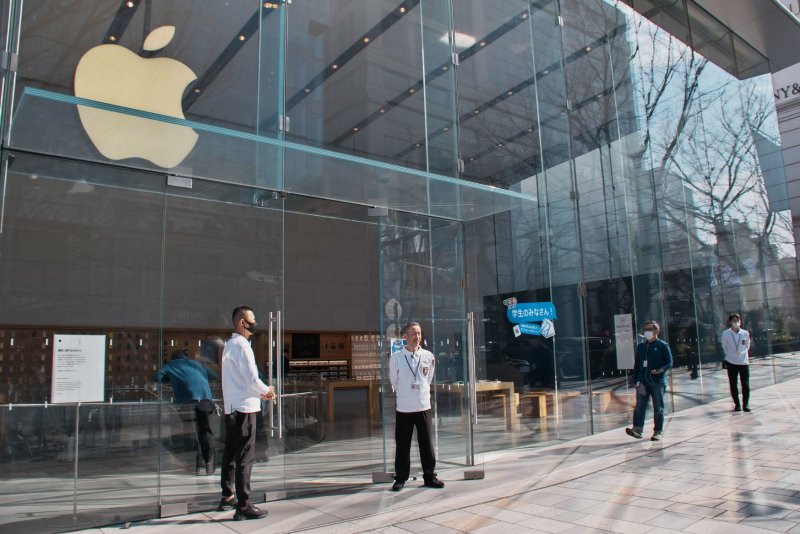 uk-backs-down-in-apple-privacy-row,-us-says