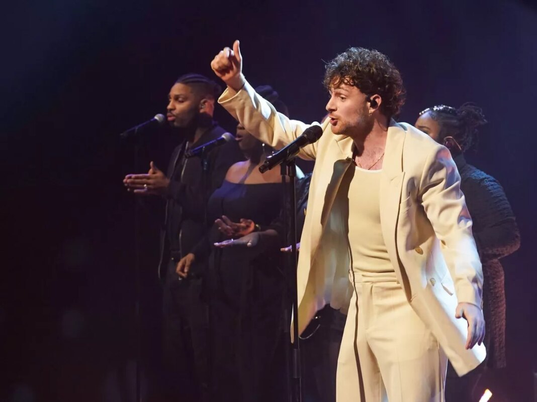 tom-grennan-says-therapy-helps-with-his-body-dysmorphia