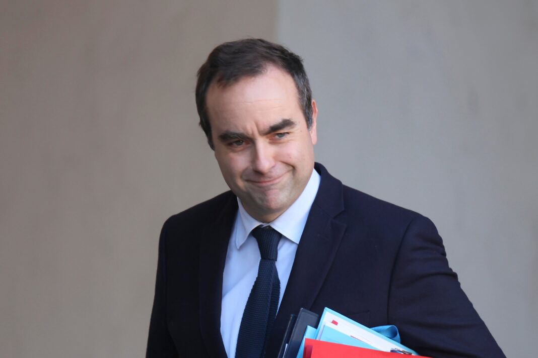 latest-french-government’s-collapse-within-14-hours-deepens-macron’s-political-crisis
