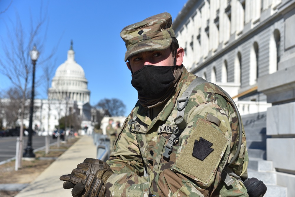 national-guard-stands-down-in-illinois-while-troops-patrol-in-memphis-with-local-police national-guard-stands-down-in-illinois-while-troops-patrol-in-memphis-with-local-police