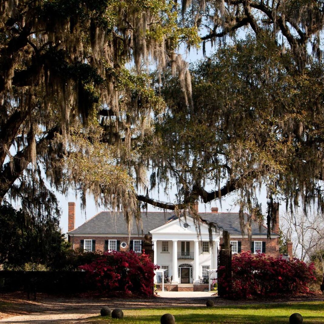 South Carolina shooting at crowded bar leaves 4 dead