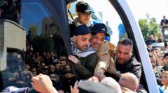 Palestinian prisoners released in West Bank to rapturous crowds