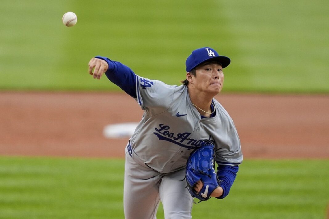 yamamoto-throws-3-hitter-as-dodgers-beat-brewers-5-1-for-2-0-lead-in-nlcs