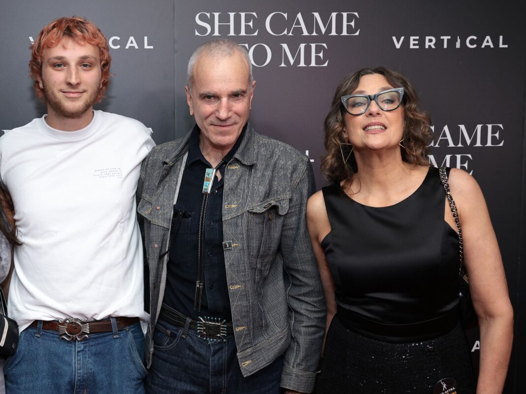 daniel-day-lewis-has-not-been-inundated-with-scripts-since-return-with-anemone