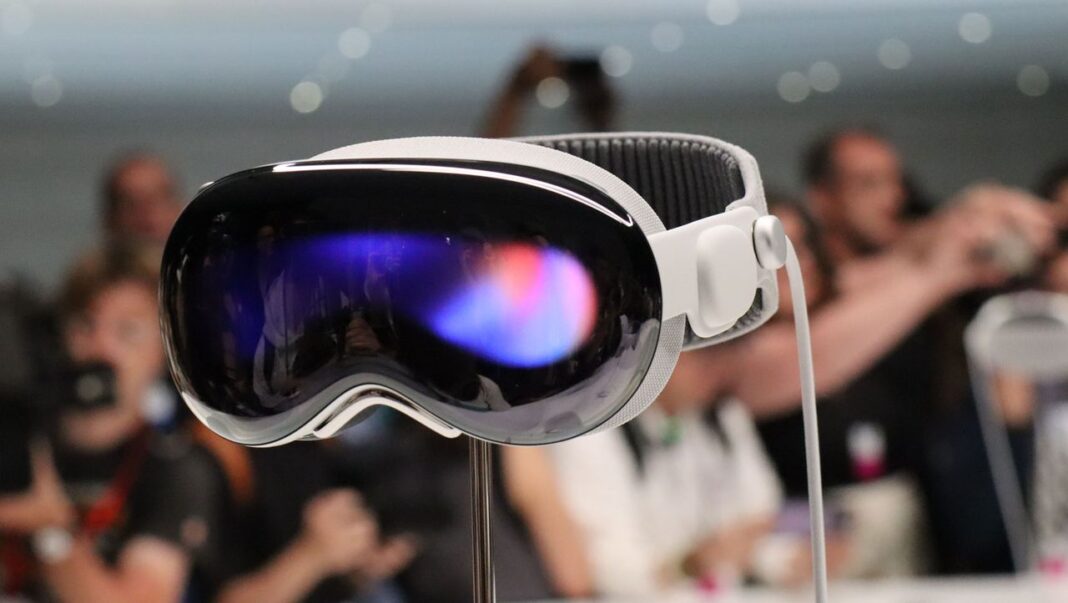 the-vision-pro-just-got-an-m5-chip-–-and-a-new-band-that-might-finally-make-it-comfortable
