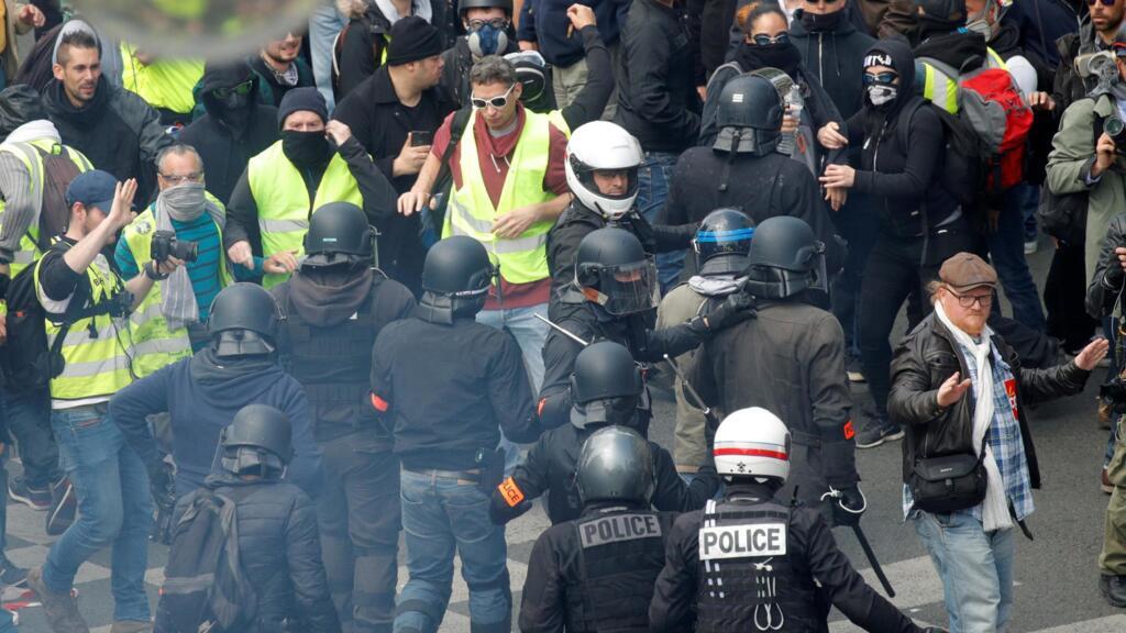 Clashes between police and Gen Z protesters in Peru leave one dead