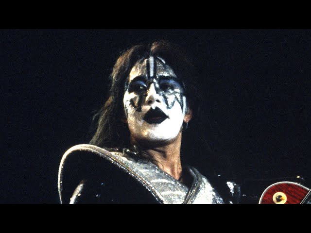 ace-frehley,-kiss’-original-lead-guitarist-and-founding-member,-dies-at-74