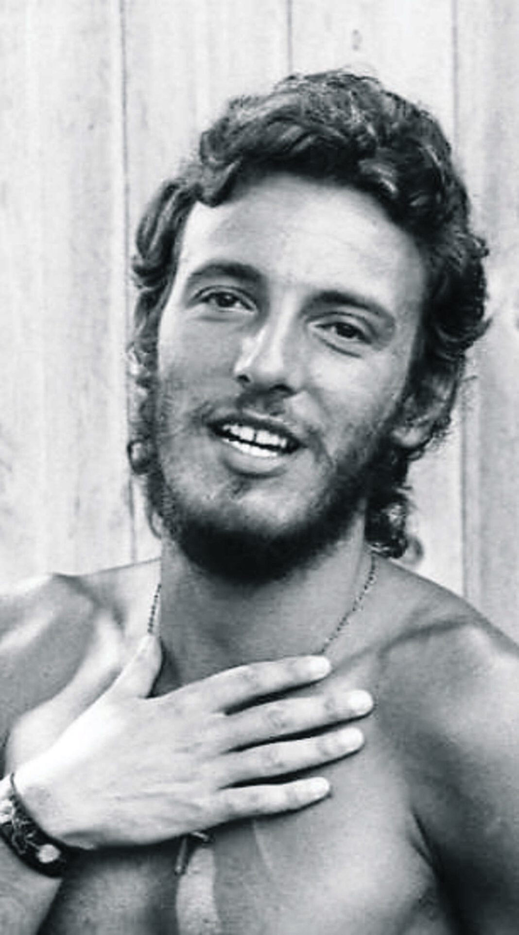 Did Bruce Springsteen let Jeremy Allen White use his guitar?