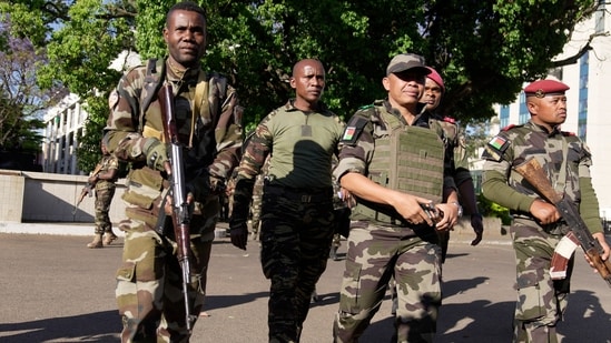 madagascar-military-leader-colonel-michael-randrianirina-sworn-in-as-president-and-thanks-protesters