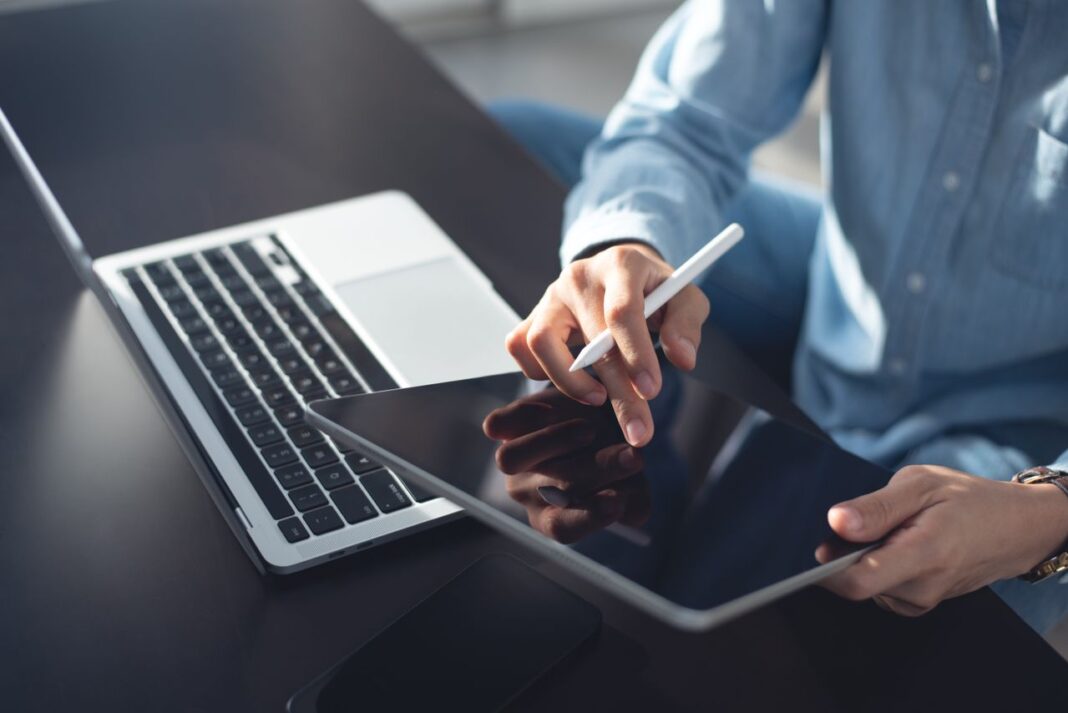 5-reasons-why-freelancers-and-solopreneurs-need-to-move-away-from-windows-10-as-soon-as-possible