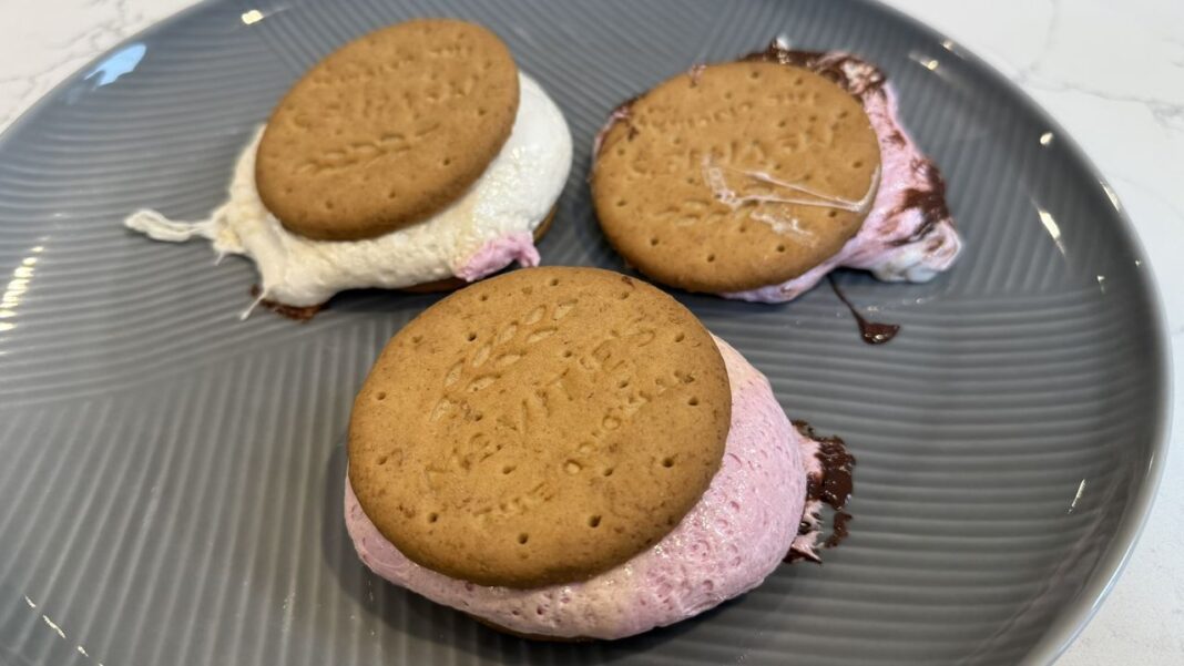 these-air-fryer-s’mores-are-just-like-the-ones-you-toast-on-a-fire-but-without-the-smoke-and-mess these-air-fryer-s’mores-are-just-like-the-ones-you-toast-on-a-fire-but-without-the-smoke-and-mess