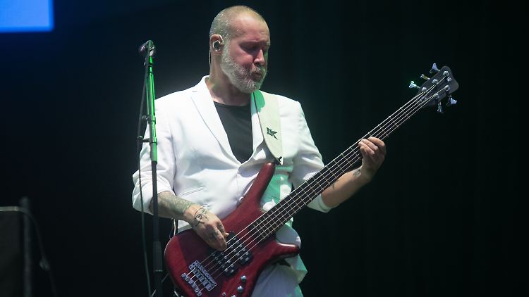 limp-bizkit-bassist-sam-rivers-dies-aged-48