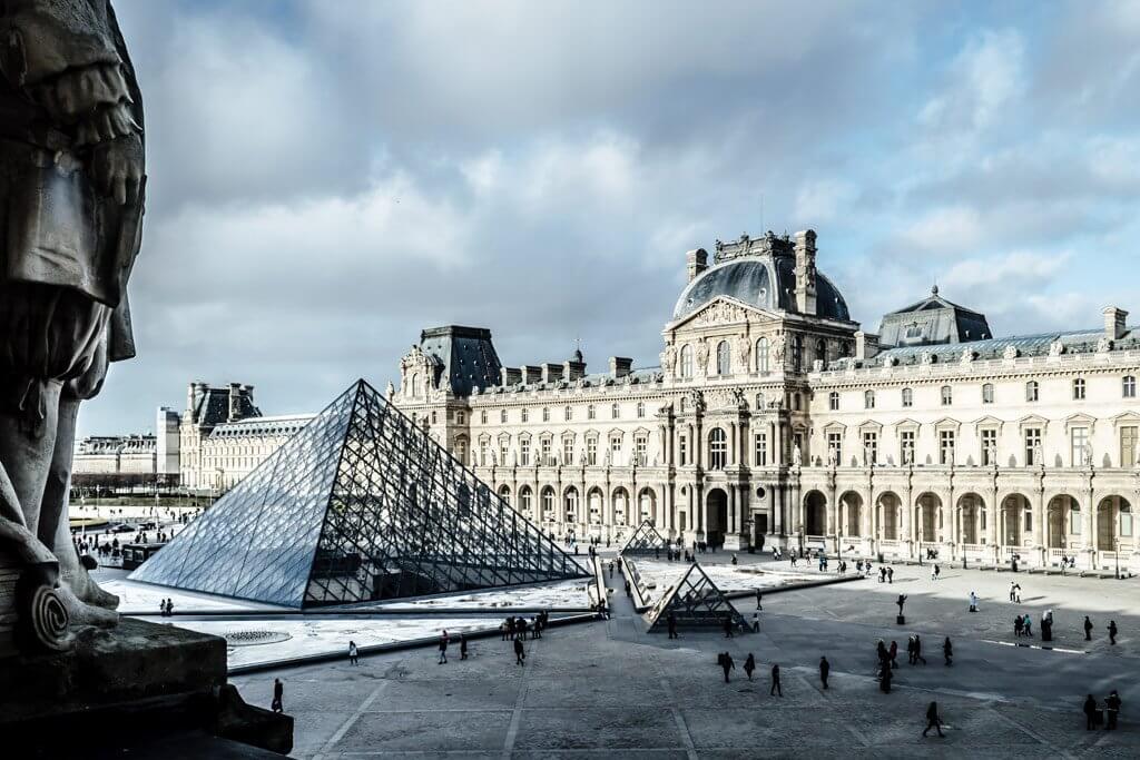 everything-we-know-about-the-louvre-jewellery-heist