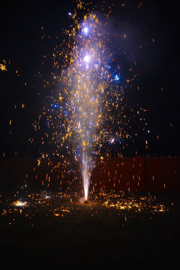indian-town-lit-up-by-2.6m-diwali-lamps-to-set-new-world-record