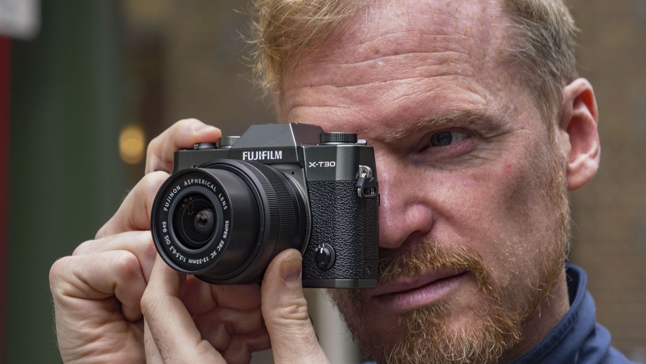 i-tested-the-retro-fujifilm-x-t30-iii-and-new-13-33mm-kit-lens-–-they’re-an-excellent-pairing-for-beginner-photographers