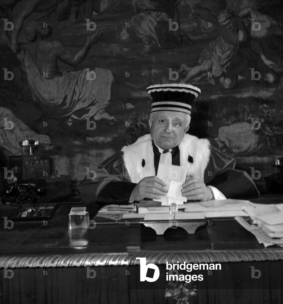 paris-prosecutor-says-stolen-louvre-jewels-worth-an-estimated-$102-million