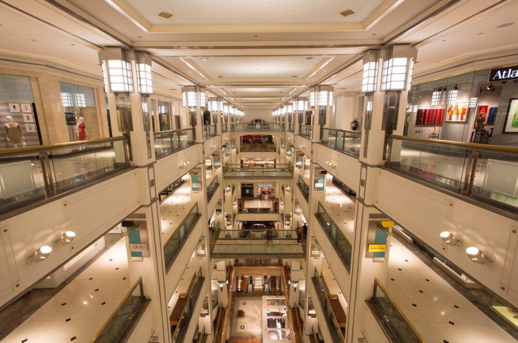 In Chicago, an immense show of force signals a sharp escalation in White House immigration crackdown