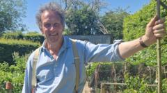 Monty Don: Gardeners’ World host receives reminder from BBC over clothing promotion rules monty-don:-gardeners’-world-host-receives-reminder-from-bbc-over-clothing-promotion-rules