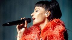 Lily Allen defends West End Girl tour after some fans criticise show length lily-allen-defends-west-end-girl-tour-after-some-fans-criticise-show-length