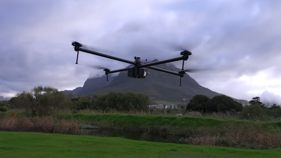 Custom drone flies for 261 minutes as YouTuber smashes Guinness endurance record custom-drone-flies-for-261-minutes-as-youtuber-smashes-guinness-endurance-record