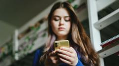 Don’t panic – five ways to stop your kids’ endless scrolling don’t-panic-–-five-ways-to-stop-your-kids’-endless-scrolling