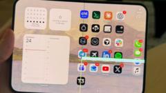 iPhone Duo: Apple to replace handsets affected by screen issues iphone-duo:-apple-to-replace-handsets-affected-by-screen-issues