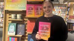 A Court of Splintered Harmony fans queue for new Sarah J. Maas book a-court-of-splintered-harmony-fans-queue-for-new-sarah-j.-maas-book